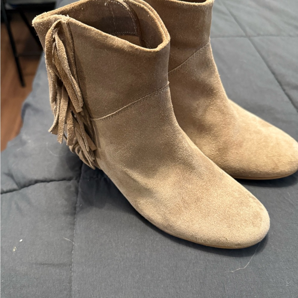 Chic Suede Ankle Booties with Fringe